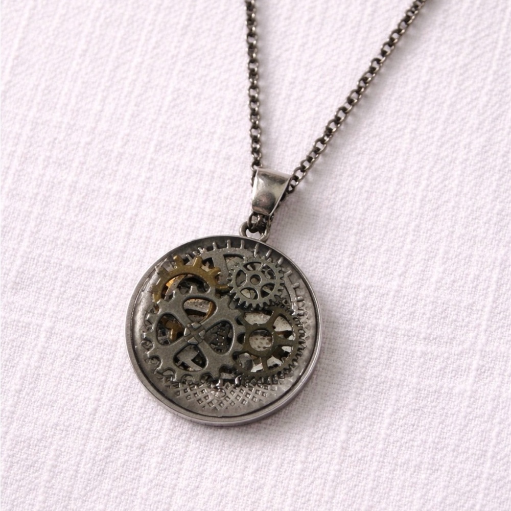 Vintage-Inspired Silver Steampunk Gear Pendant Necklace